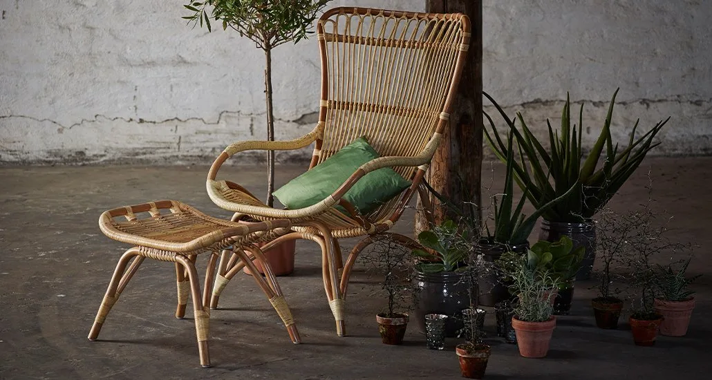 Monet Lounge Chair: The Art of Being Carefree!-